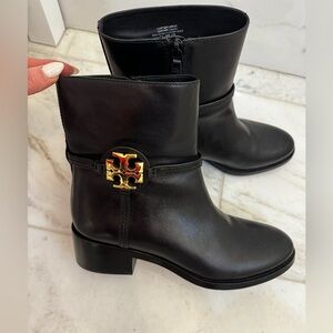 Tory burch leather boots size 9, only wore them couple times. Very comfortable